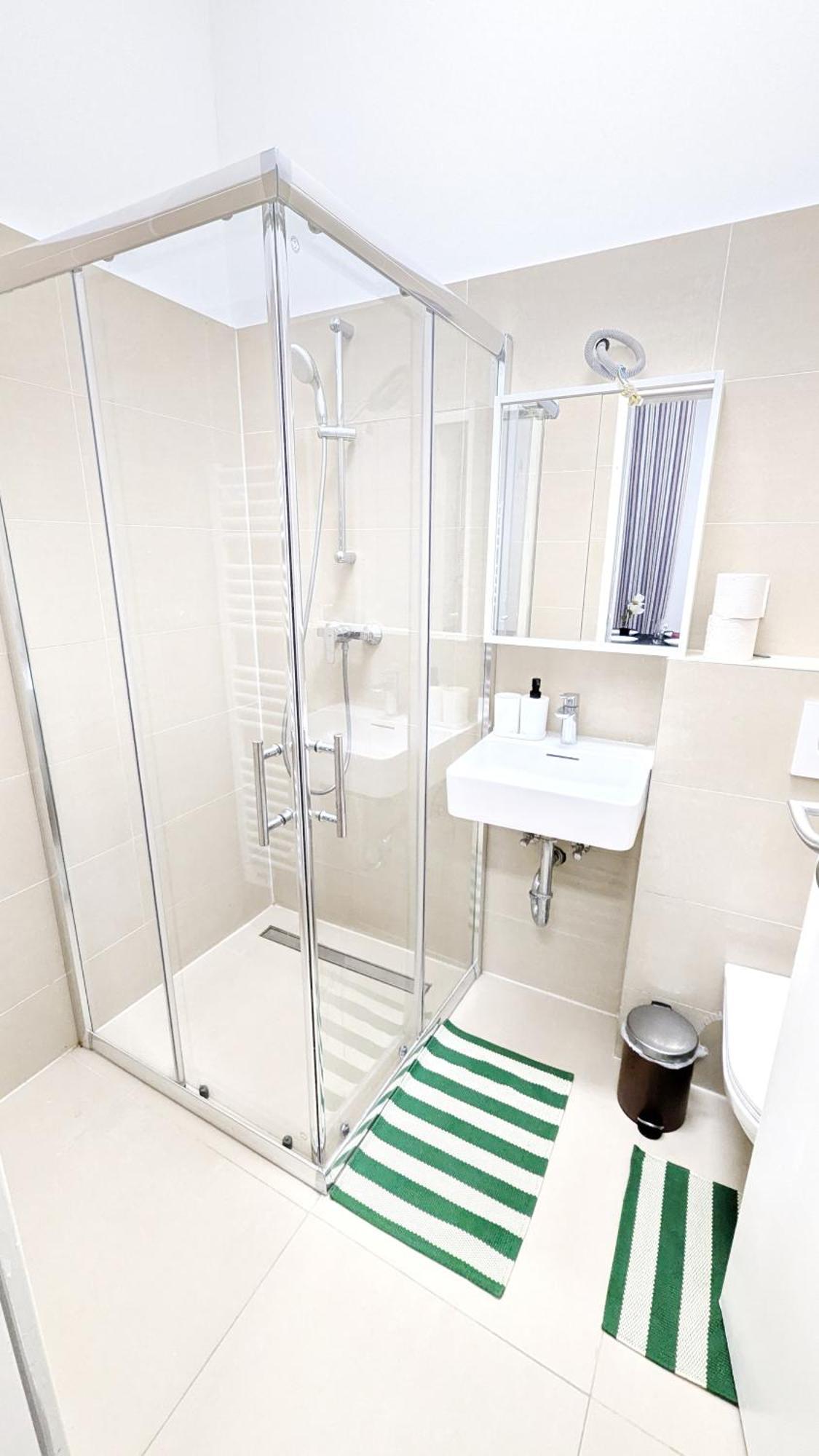 Spacious In A Lively Area Vienne